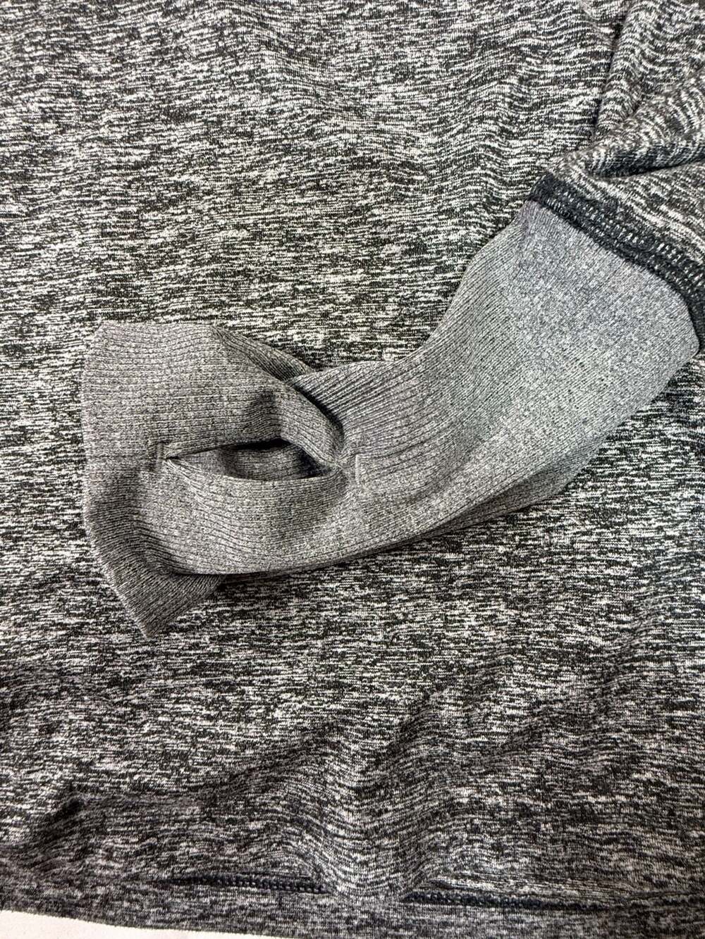 Nike Running Dri-Fit Gray Space Dye Long Sleeve Thumbhole Shirt Size Small - Picture 5 of 7